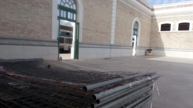 Viajeros y empleados de Renfe piden la reanudación inmediata de las obras de la Estación - 3, Foto 3