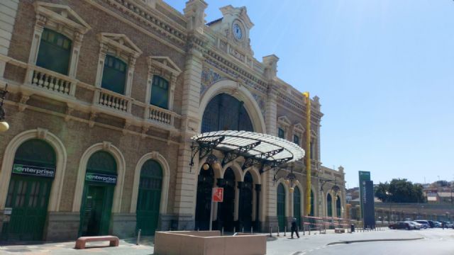 Viajeros y empleados de Renfe piden la reanudación inmediata de las obras de la Estación - 5, Foto 5