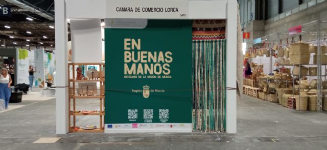 La Comunidad y la Cámara de Comercio de Lorca promocionan la artesanía regional en la feria ‘Intergift 2024’ de Madrid - 1, Foto 1