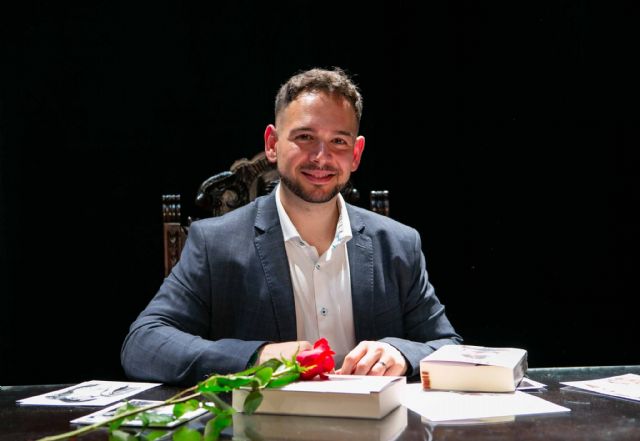 El escritor calasparreño Antonio Jesús Martínez García presenta su obra más íntima: Cartas a mi amor de otoño El escritor calasparreño Antonio Jesús Martínez García presenta su obra más íntima: Cartas a mi amor de otoño