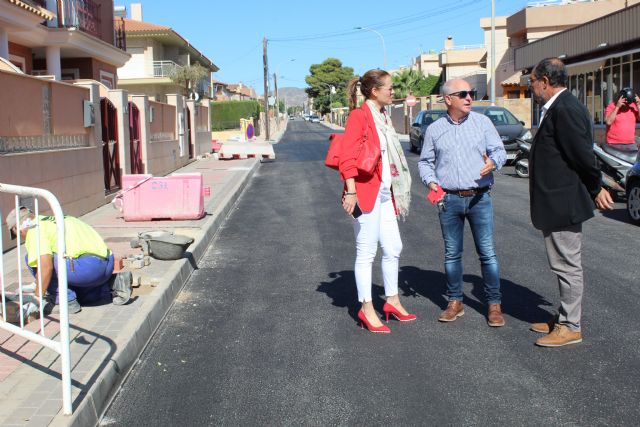 La alcaldesa y el edil de Urbanismo supervisan las actuaciones incluidas en el último Plan de Obras y Servicios - 1, Foto 1