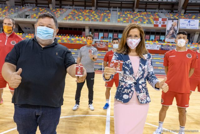 La alcaldesa anima a los aficionados a abonarse a los clubes de fútbol punteros del municipio - 1, Foto 1