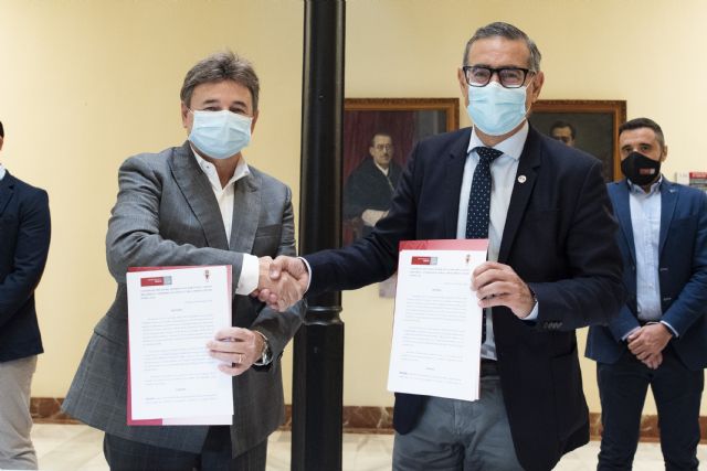 La UMU y el Real Murcia sellan su colaboración para el uso de las instalaciones deportivas y el abono universitario - 1, Foto 1