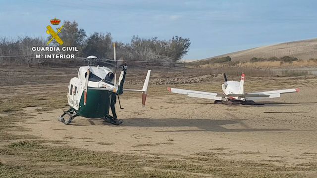 La Guardia Civil desmantela una red que distribuía hachís mediante una flota de aeronaves - 2, Foto 2