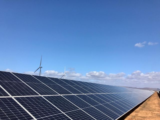 Iberdrola pone en marcha en Australia su primera planta híbrida eólica y solar en el mundo - 2, Foto 2