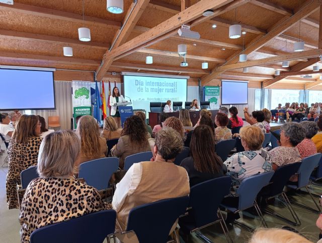 El Gobierno regional proyecta la elaboración de un plan de apoyo a la mujer rural para continuar potenciando su papel dentro del sector agrario - 2, Foto 2