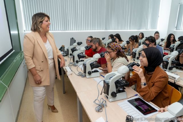 La alcaldesa celebra que alumnos de Enfermería den clase este curso en su nueva sede de Cartagena - 1, Foto 1