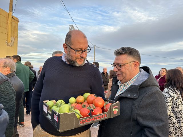 Vera: Solicitamos rendir homenaje a los agricultores instalando una escultura en la nueva rotonda - 1, Foto 1