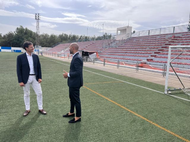 El Gobierno local de Molina de Segura inicia la primera fase de la remodelación del Estadio Municipal Sánchez Cánovas con la demolición de las gradas y vestuarios - 1, Foto 1