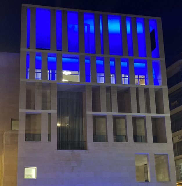 El edificio Moneo, el Cauce del Río, el Palacio Almudí y el Paseo Alfonso X se iluminan de rosa y azul por el Día Internacional de la Muerte Perinatal - 1, Foto 1