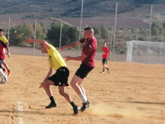 Campeonato de fútbol y carrera popular contra línea de alta tensión - 1, Foto 1