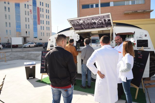 Entra en funcionamiento el Food Truck del campus de Ciencias de la Salud - 3, Foto 3