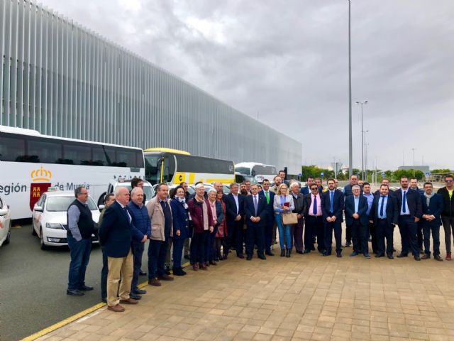 Cuatro líneas de autobús conectarán el nuevo aeropuerto internacional con Murcia, Cartagena y el Mar Menor desde el primer vuelo - 1, Foto 1