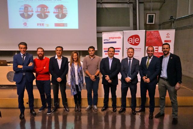 Jóvenes empresarios animan a estudiantes de la UMU a emprender y perseguir sus sueños - 1, Foto 1