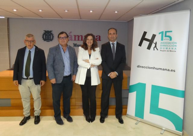 Manuel García (El Pozo Alimentación), Premio DH al Director de Recursos Humanos; Raúl Fernández (Blendhub), Premio DH al CEO; y la Facultad de Ciencias del Trabajo de la Universidad de Murcia, Premio DH Institucional - 1, Foto 1