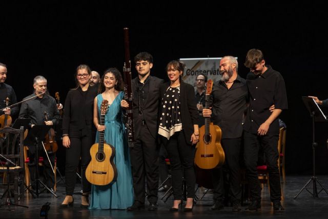 Calurosa acogida en Lorca al concierto promocional de Entre Cuerdas y Metales - 1, Foto 1