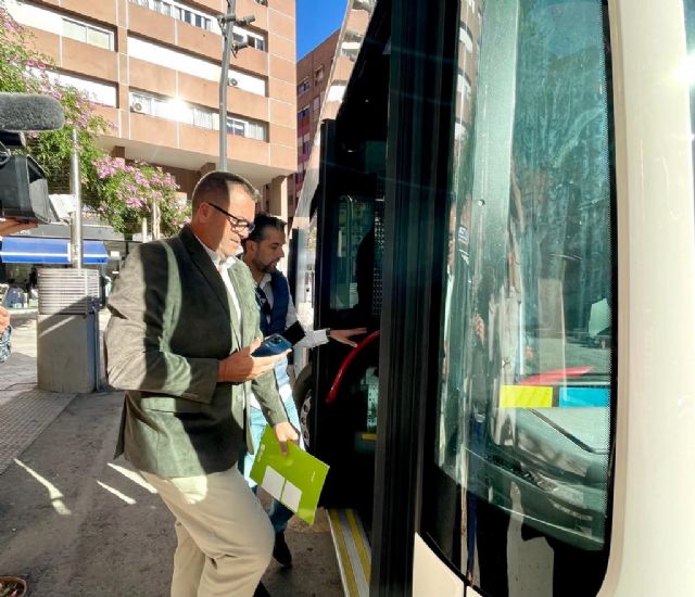 El Ayuntamiento de Lorca impulsa el pago de billetes con tarjeta en autobús, tras un mes de récord de usuarios - 2, Foto 2