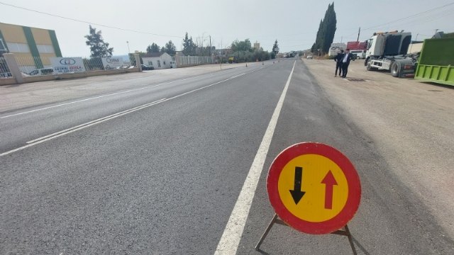 Licitan los trabajos del repintado de la señalización horizontal de la N-340A, la avenida de Lorca, calle General Aznar y avenida General Páramo - 1, Foto 1