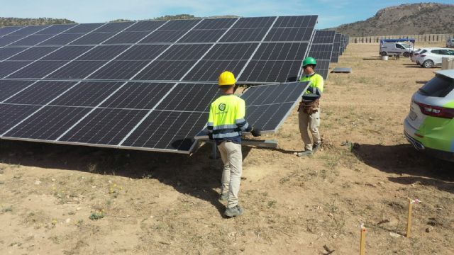 Iberdrola recibe el Sello de Excelencia en Sostenibilidad UNEF por su primer proyecto fotovoltaico en la Región - 1, Foto 1