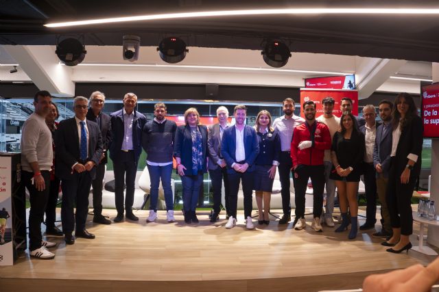 Más de un centenar de asistentes en la II Jornadas de Salud y Deporte organizadas por el hospital Ribera Virgen de la Caridad - 2, Foto 2