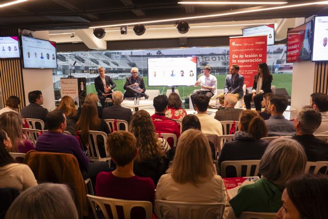 Más de un centenar de asistentes en la II Jornadas de Salud y Deporte organizadas por el hospital Ribera Virgen de la Caridad - 3, Foto 3