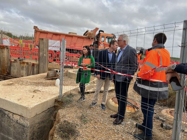 Avanzan las obras de desdoblamiento del colector desaneamiento de Los Olmos - 5, Foto 5