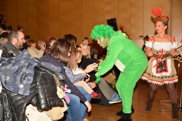 Teatro y chocolate en la UPCT por donaciones de juguetes y alimentos - 1, Foto 1