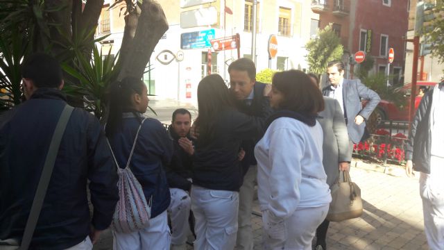 La renovación estética de la Plaza Concha Sandoval permite estabilizar la popular escultura de la bordadora y mejorar su jardinería, mobiliario urbano e iluminación ornamental - 1, Foto 1