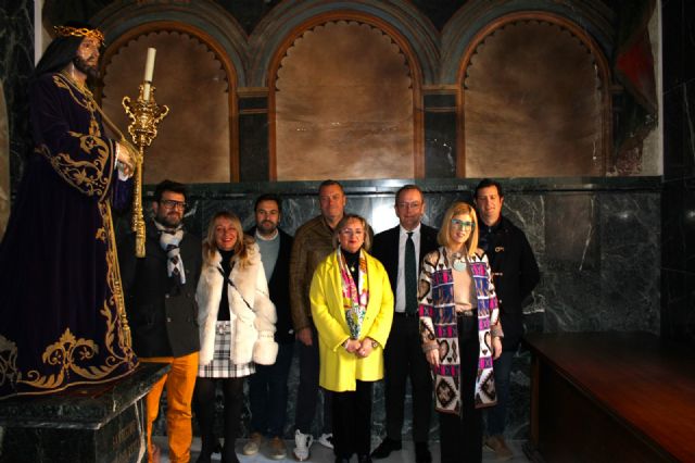 El Ayuntamiento entrega al Paso Blanco un arcón para la capilla del Cristo del Rescate - 2, Foto 2