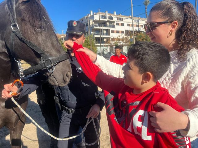 La Unidad de Caballería de la Policía Local visita a los alumnos del CEE Las Boqueras - 3, Foto 3