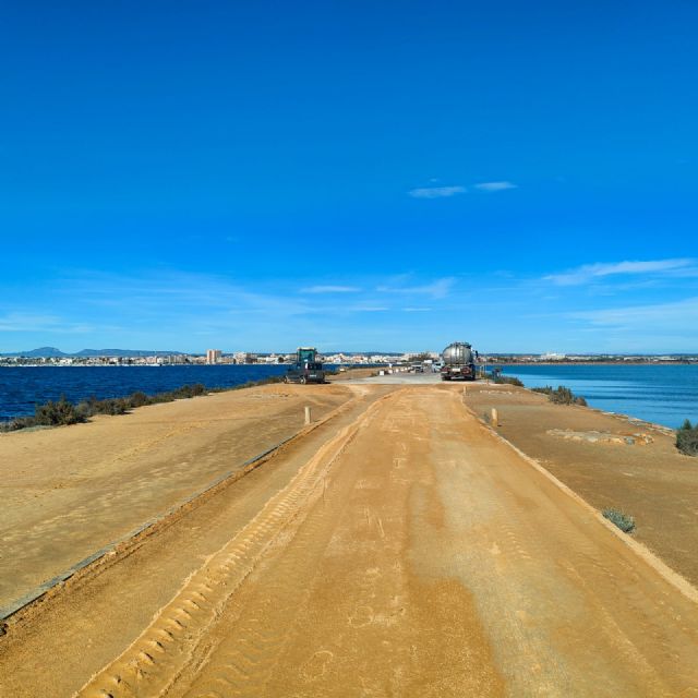 La Comunidad invierte 32.000 euros en mejorar el carril bici y el camino Mota de los Molinos en el parque Salinas de San Pedro - 1, Foto 1