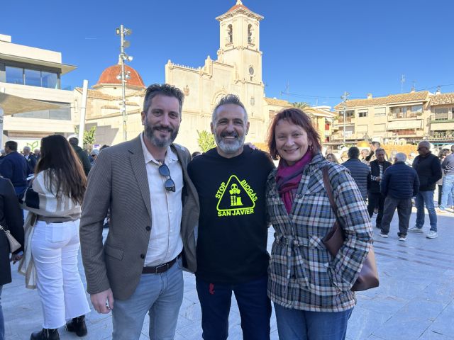 Podemos exige una consulta pública desde la concentración contra la planta de biogás en San Javier - 1, Foto 1