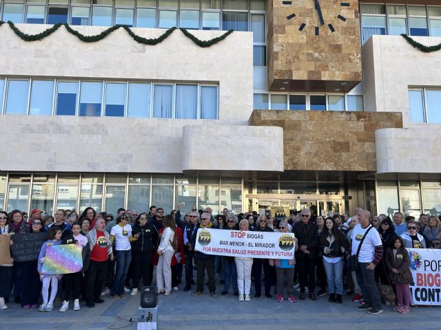 Podemos exige una consulta pública desde la concentración contra la planta de biogás en San Javier - 2, Foto 2