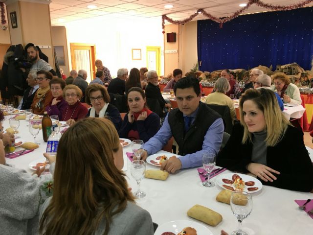 El Centro de Personas Mayores de San Javier rinde homenaje a los miembros de  las juntas de participación del Centro de los últimos 33 años - 2, Foto 2