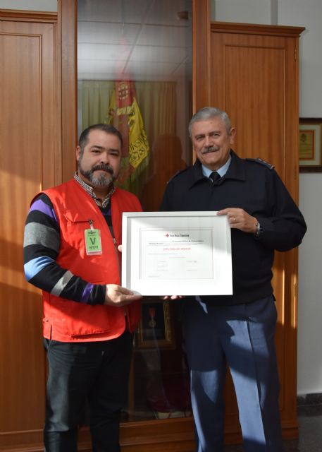 Cruz Roja Española concede diploma de honor a la EMP - 1, Foto 1