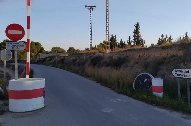 ASECOM reivindica el uso de las carreteras de servicio del Trasvase que la CHS ha cerrado - 1, Foto 1