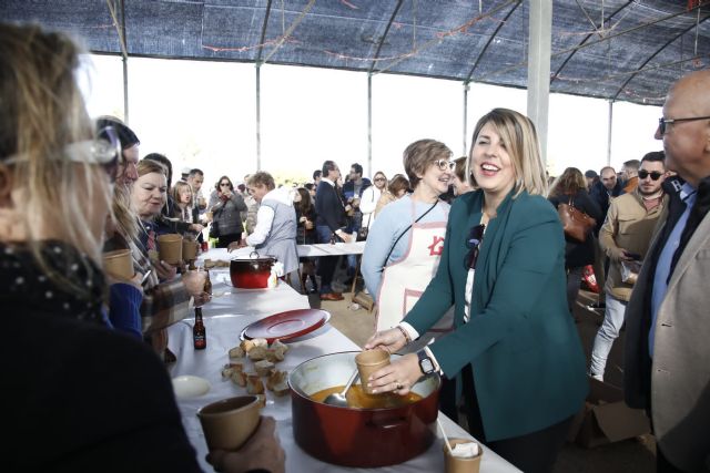 Miles de personas degustan las tradicionales pelotas galileas en el día grande de Pozo Estrecho - 1, Foto 1