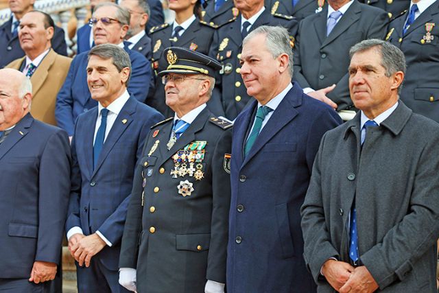 Sevilla . El alcalde de Sevilla, José Luis Sanz, ha participado en el acto institucional en conmemoración de los 200 años de la Policía Nacional, llevado a cabo en la Plaza de España - 2, Foto 2