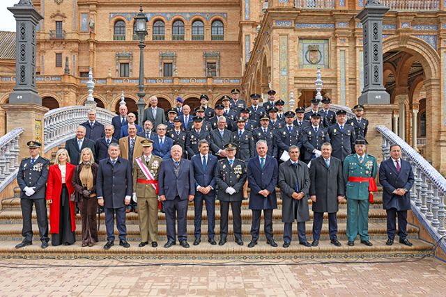 Sevilla . El alcalde de Sevilla, José Luis Sanz, ha participado en el acto institucional en conmemoración de los 200 años de la Policía Nacional, llevado a cabo en la Plaza de España - 3, Foto 3