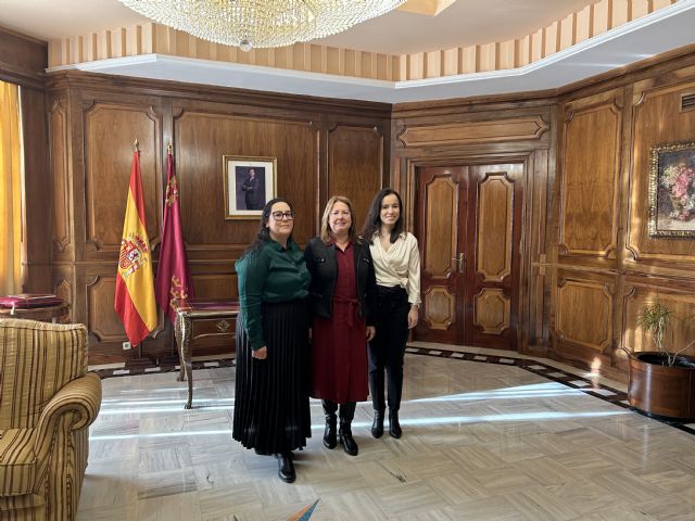 La presidenta de la Asamblea recibe a la Asociación de Matronas de la Región de Murcia - 1, Foto 1