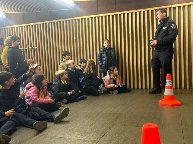 Los alumnos del colegio de la Flota visitan la comisaria de la Policía Local de Murcia - 3, Foto 3