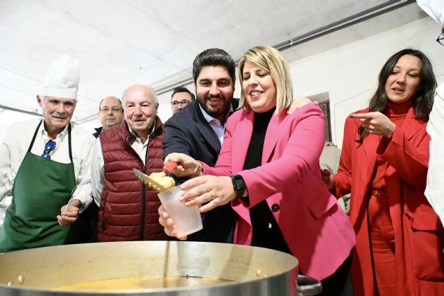 Fernando asegura que Comunidad y Ayuntamiento trabajan para que las ´pelotas galileas´ de Pozo Estrecho puedan ser declaradas muy pronto de Interés Turístico Regional - 1, Foto 1