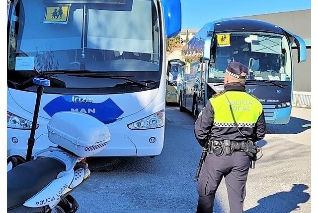 La Policía Local se adhiere a la campaña de control del transporte escolar promovida por la DGT, del 20 al 24 de enero, Foto 1