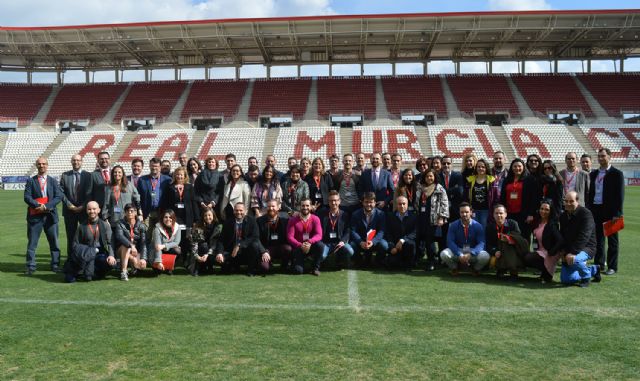 Un centenar de jóvenes empresarios de cinco provincias amplían su red comercial en un encuentro de negocios celebrado en el estadio Nueva Condomina - 1, Foto 1