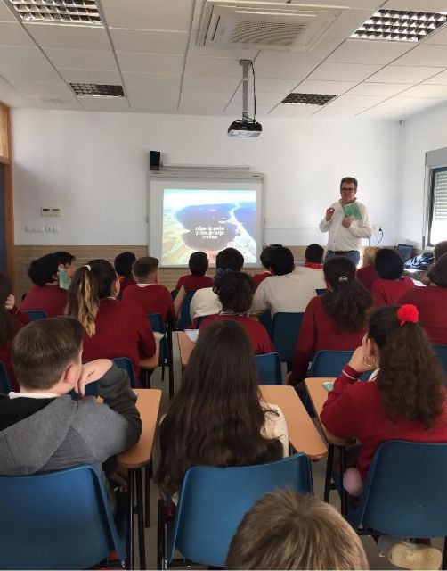 Una charla informativa muestra el estado y los valores naturales del Mar Menor a medio centenar de escolares de Torre Pacheco - 1, Foto 1