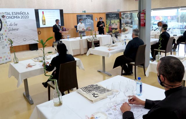 Turismo forma a los estudiantes del CCT en técnicas de cata de vinos DOP de la Región - 1, Foto 1