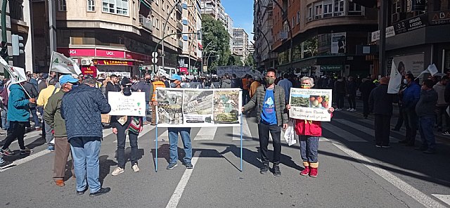 Gritos de enfado en la manifestación del sector agro: No somos terroristas - 2, Foto 2