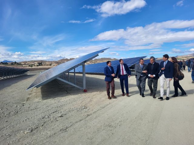 El nuevo parque de generación fotovoltaica instalado en la pedanía molinense de El Fenazar tiene una capacidad de producción anual de 3.506 Mwh - 2, Foto 2