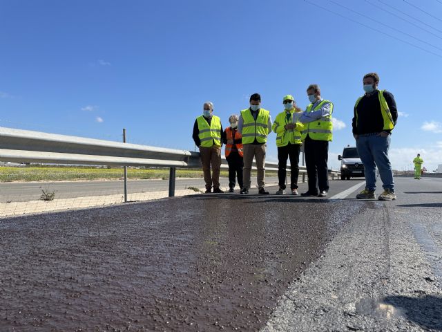 Fomento aplica un aglomerado en frío más sostenible, económico y resistente en la renovación del firme de la autovía del Mar Menor - 1, Foto 1