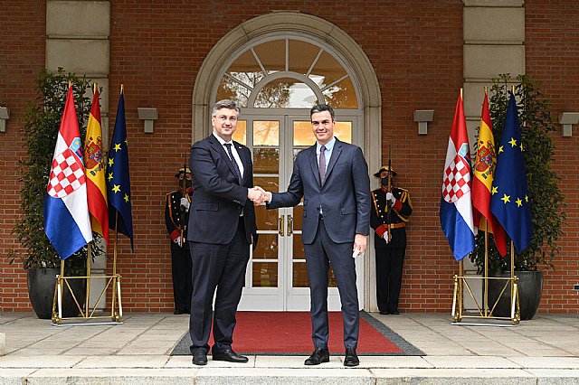 Pedro Sánchez pide a los 27 patriotismo europeo para reformar a fondo el funcionamiento del mercado energético - 2, Foto 2